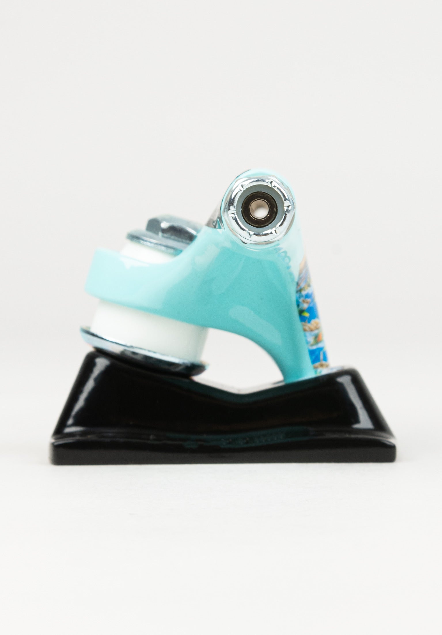 8.25 K5 Hollow Louie Barletta DLK Closeup1