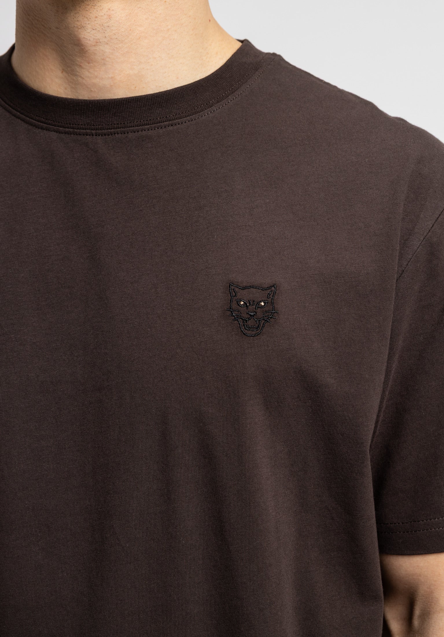 Panther darkcoffee Closeup1