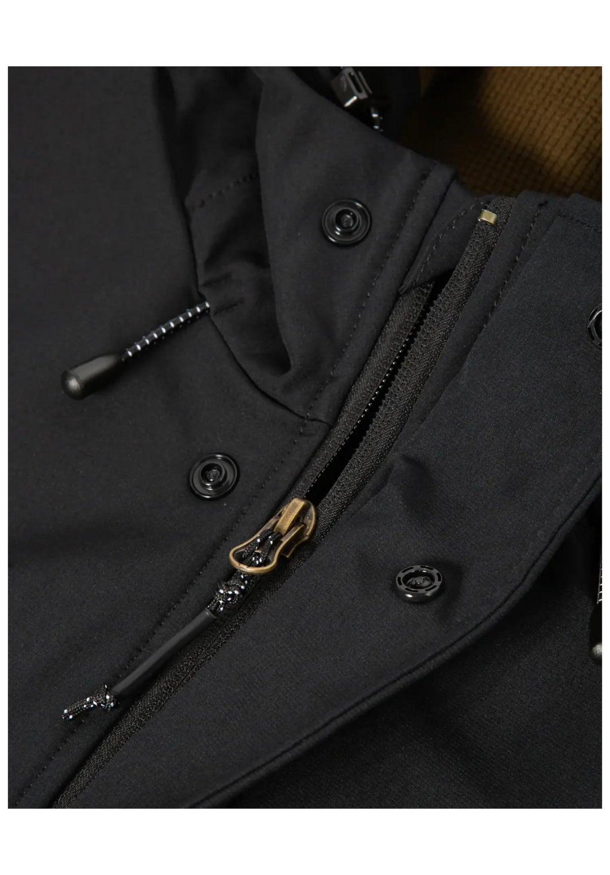 Daybreak Hooded black Closeup1