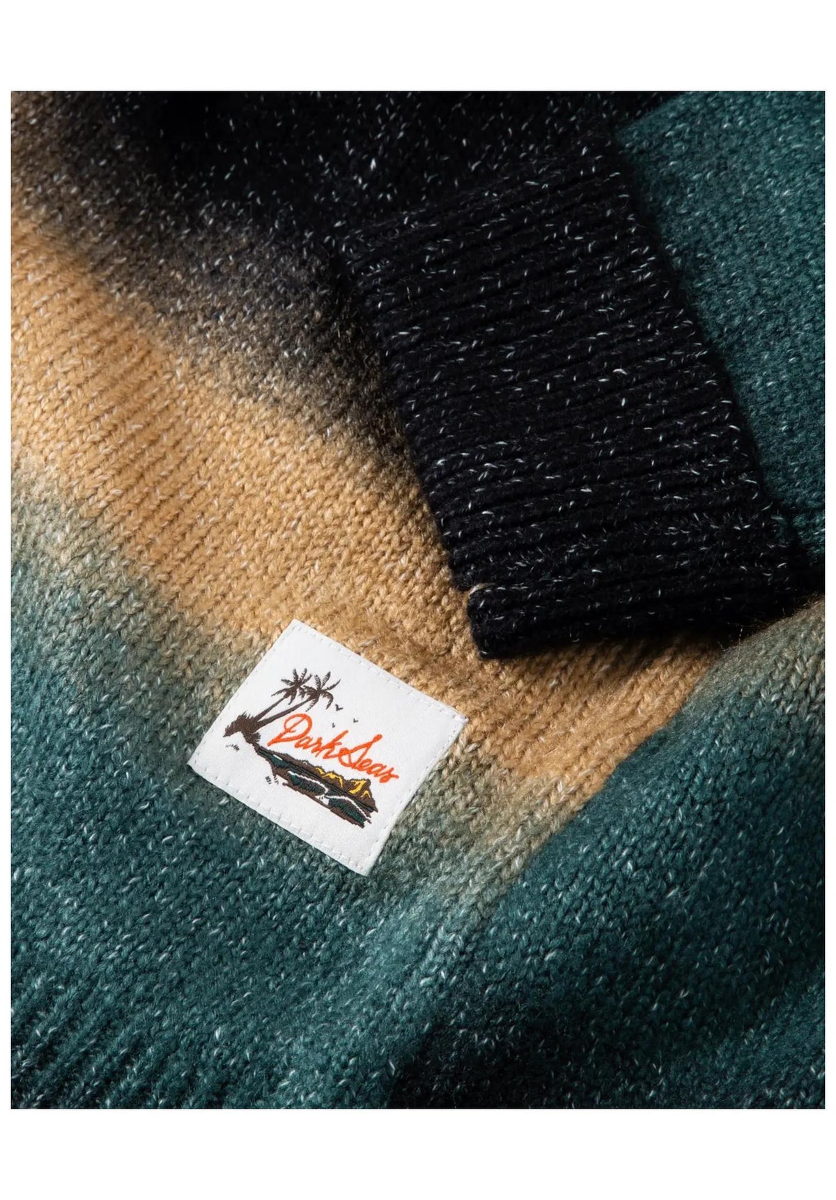 Webb Boxy green-navy Closeup1