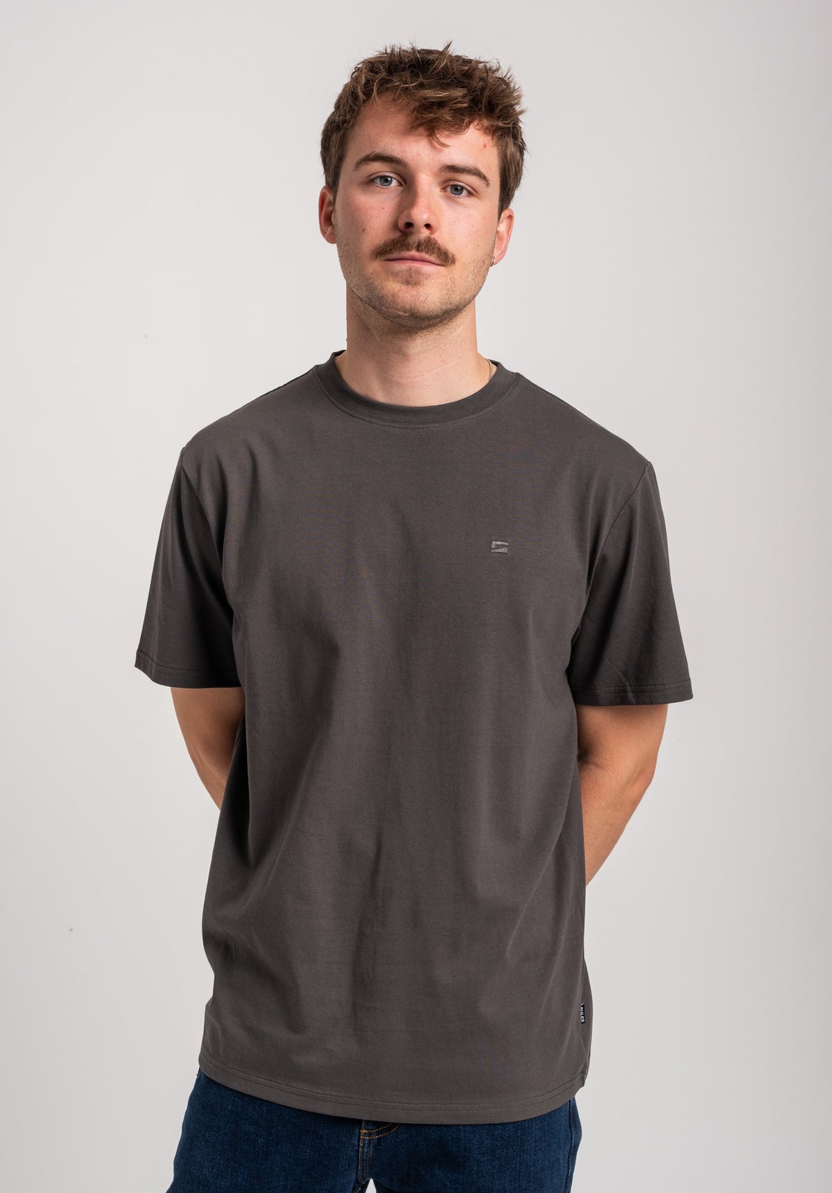 Easy Tee leadgrey Closeup2