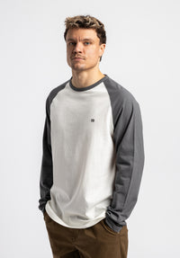 Auris fogblue-offwhite Closeup1