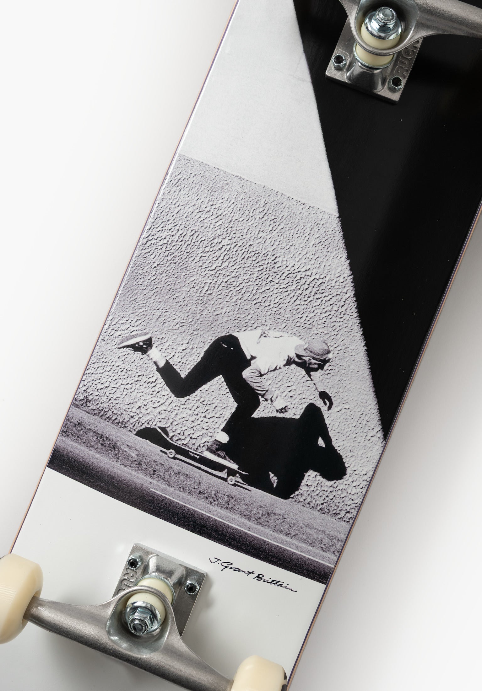 Push black-grey Closeup1